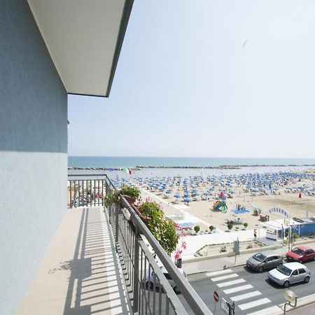 Hotel Isabell Римини Экстерьер фото