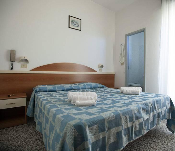 Hotel Isabell Римини Экстерьер фото