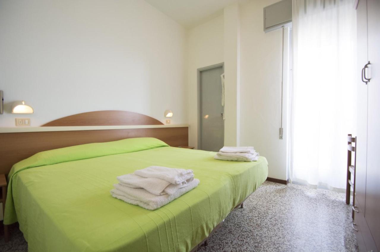 Hotel Isabell Римини Экстерьер фото